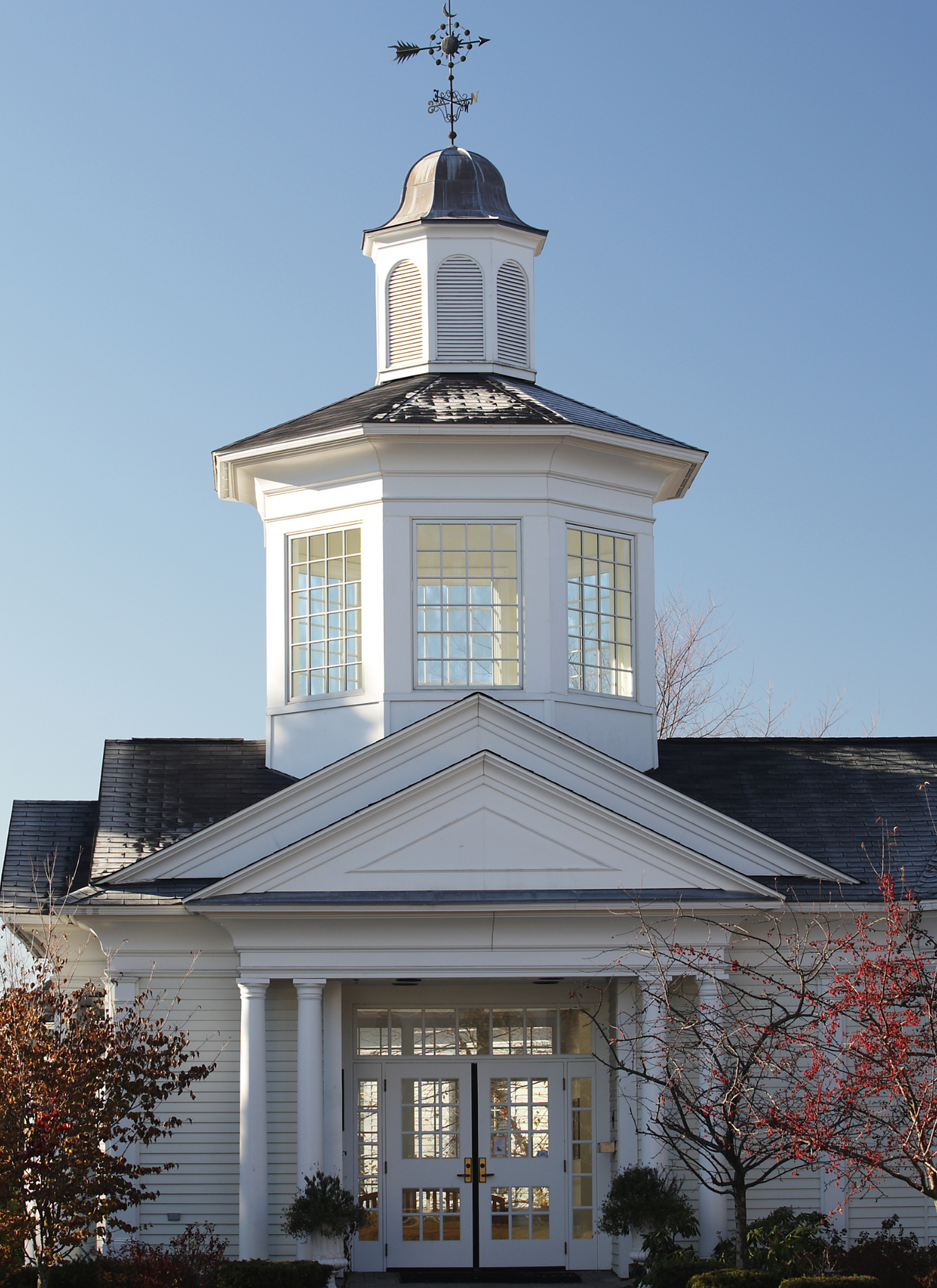 White Colonial Town Hall – Paint by Numbers